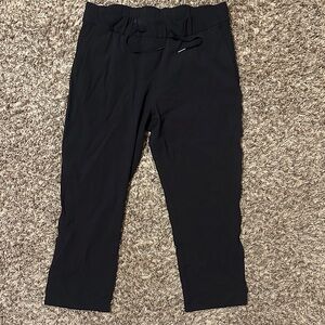 Lululemon On The Fly Cropped Pants 23” Black Size 8